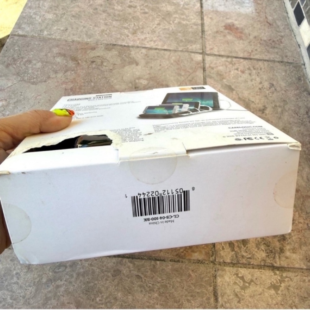 CASE LOGIC - 4-Port USB Charging Station - Picture 4 of 4